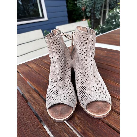 Toms Majorca Neutral Gray Beige Suede Peep Toe Ankle Boots Size 9 - Picture 6 of 9